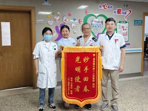 江西景德镇：视网膜脱离怎么办 眼科专家3分“打气”复位
