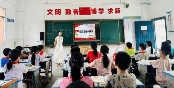 宜春市袁州区金瑞镇中心小学：多彩活动庆国庆