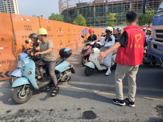 宜春市袁州区下浦街道：交通疏导志愿活动助力营造安全出行环境