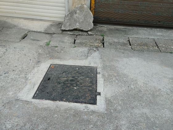 宜春市宜阳新区官园街道：修复“小”井盖 消除“大”隐患