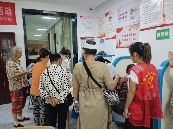 鹰潭市月湖区梅园街道梅园社区：助力健康生活 义诊志愿服务在行动