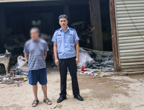 上饶一男子被熟人“背刺” 众人却纷纷叫好