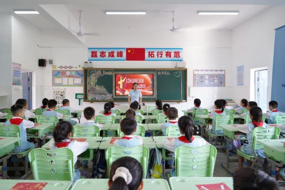 宜春市文笔峰小学开展迎国庆系列活动