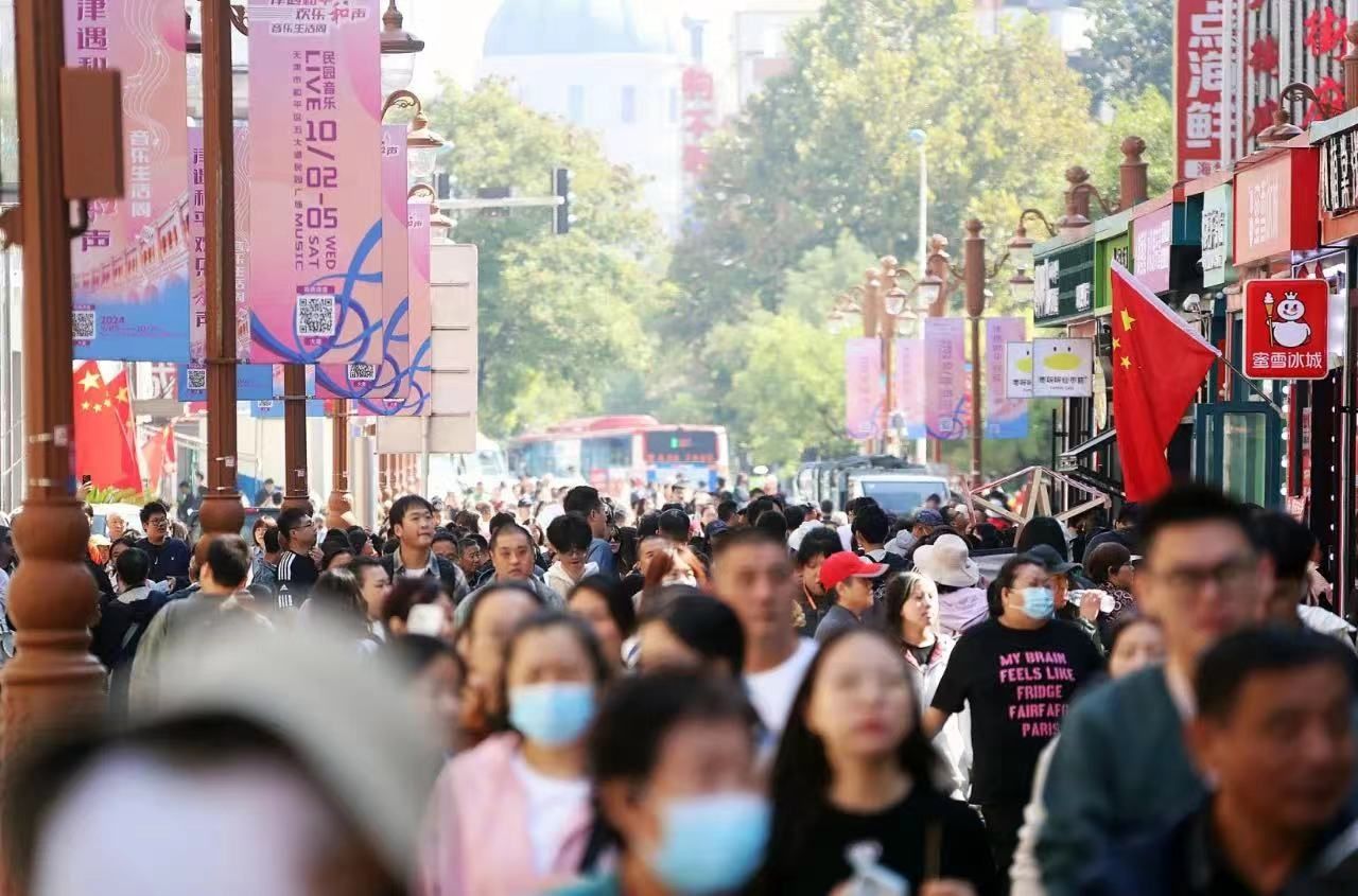 长天新闻丨江右时评：让假日经济迎“热”而上