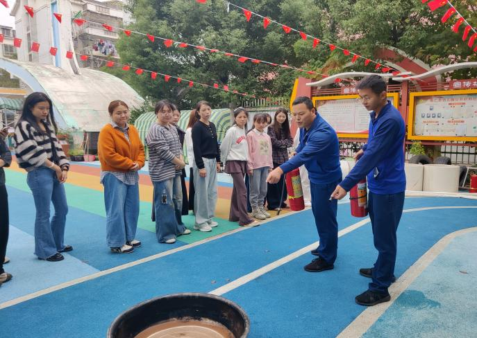 消防安全 人人有责——崇仁县幼儿园关工委“一警六员”消防技能实操实训考核