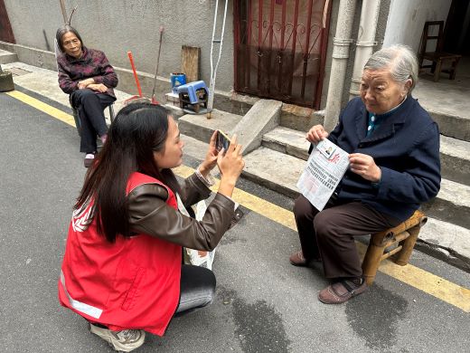 丰城市剑光街道西路社区：关爱高龄老人 暖心入户认证