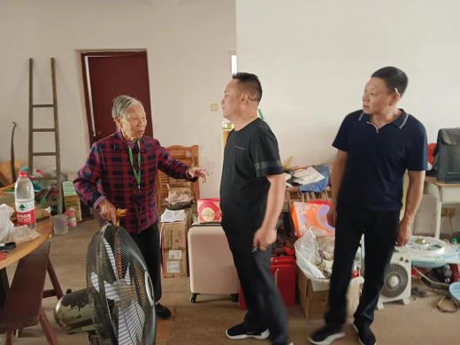 宜春市袁州区下浦街道：重阳慰问送温情 浓浓关怀暖人心