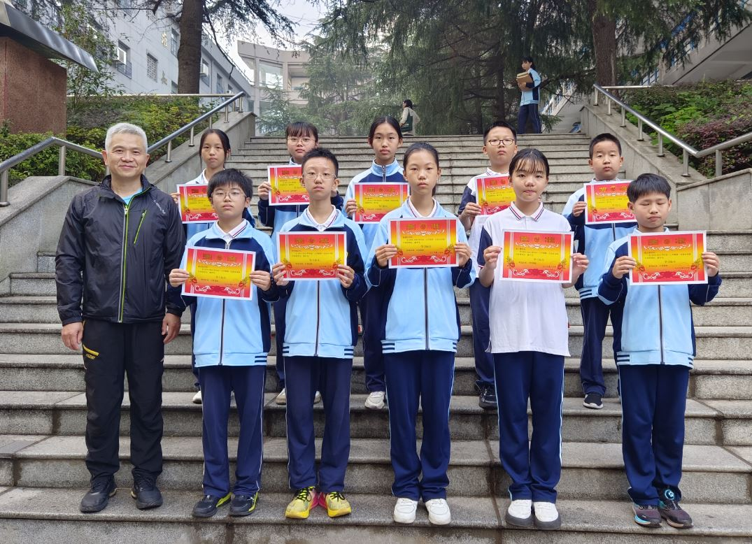 百舸争流千帆竞 榜样引领再起航 ——九江三中初一年级部表彰大会