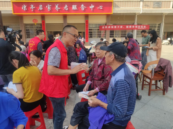 九江市彭泽县芙蓉墩镇：爱满重阳节 浓浓敬老情