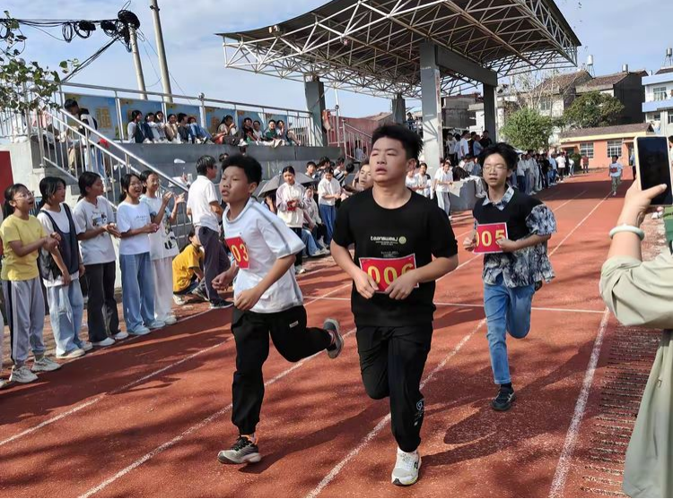 驰骋赛场，青春飞扬——南城县株良中学隆重举行2024年秋季运动会