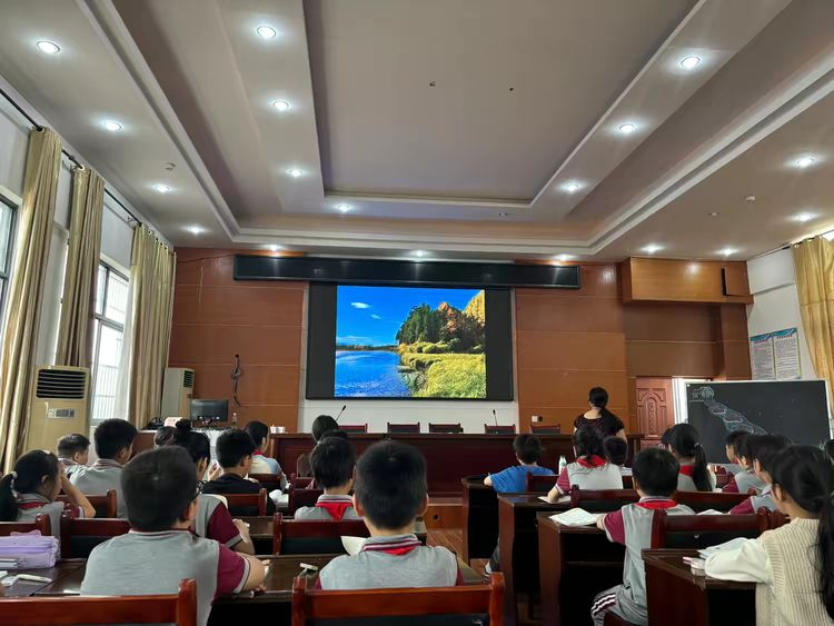秋风送爽迎秋意，找准策略研“搭石”——语文组策略单元教学研讨活动