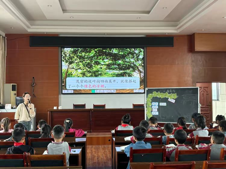 畅游葡萄沟 感受老乡情——东乡区第二小学语文教研活动