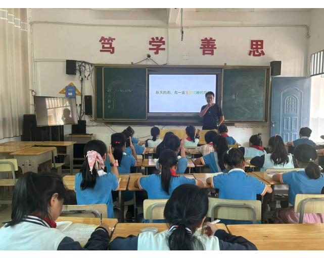 聆听秋雨韵律，共研教学之美——南丰县白舍镇中心小学语文学科听评课教研活动