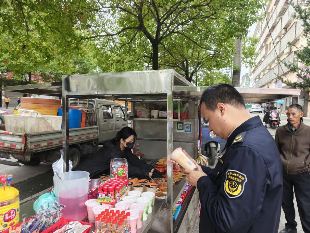 宜春市袁州区市场监督管理局三阳分局开展校园周边环境集中整治行动