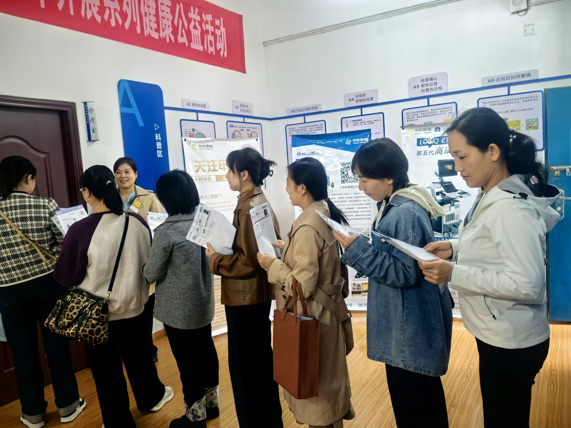 九江市第十一中学携手中科体检开展情暖教职工、关爱甲状腺健康公益讲座及义诊活动