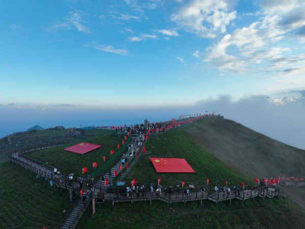 国庆丨萍乡武功山景区人潮涌动 