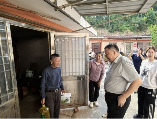 心系桑榆 情暖重阳——靖安县雷公尖商会开展重阳节走访慰问活动  