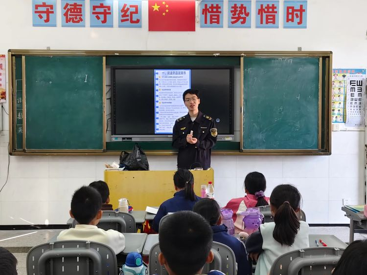“食”刻守护 安全同行———南丰县白舍镇中心小学食品安全知识宣传