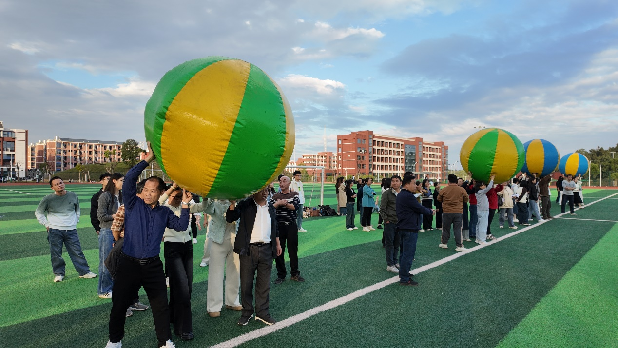 新余市职教中心举办金秋趣味活动