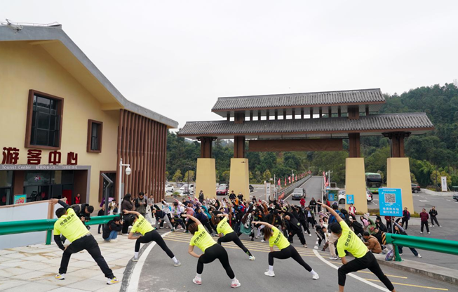 龙南推进全域旅游，安基山森林探秘活动受追捧