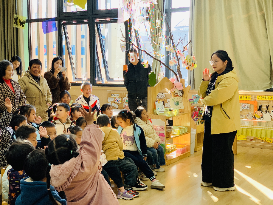 崇仁县第四幼儿园：半日相约  共“童”成长