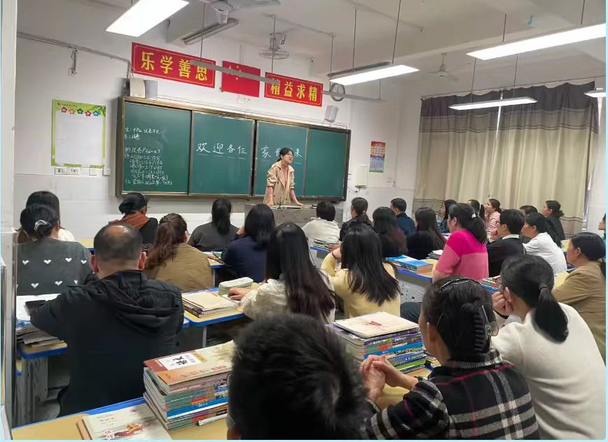 ​南城二中家长会顺利召开