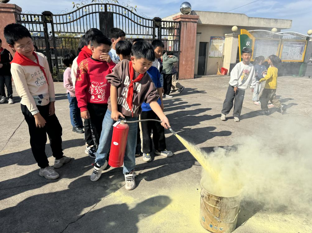 全民消防 生命至上——南城县徐家镇中心小学开展消防安全演练活动