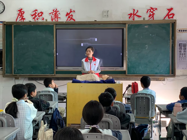 关爱生命 “救”在身边——南丰县白舍镇中心小学应急救护知识宣传