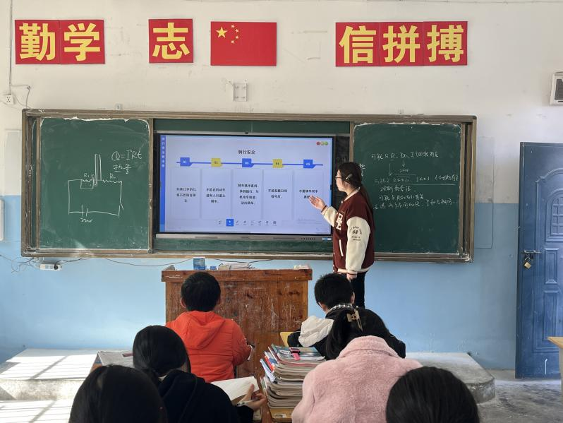 南城县洪门中学开展交通安全主题教育