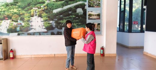 宜春市袁州区水江镇：“母亲邮包”传温暖 真情问候暖人心
