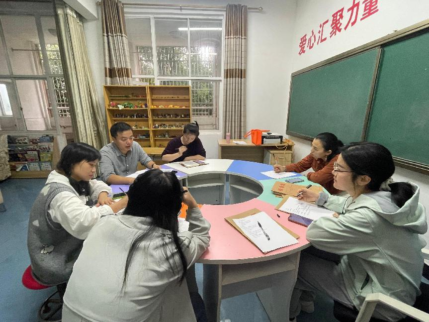 金溪县锦绣小学召开普测数据研判会