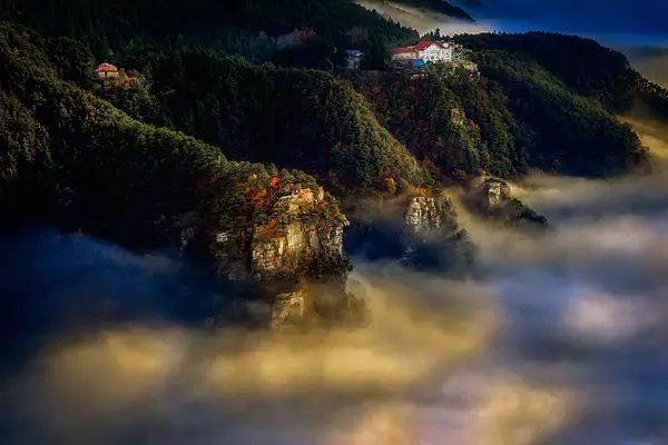 秋色如画！趁着秋高气爽，一起登山去～