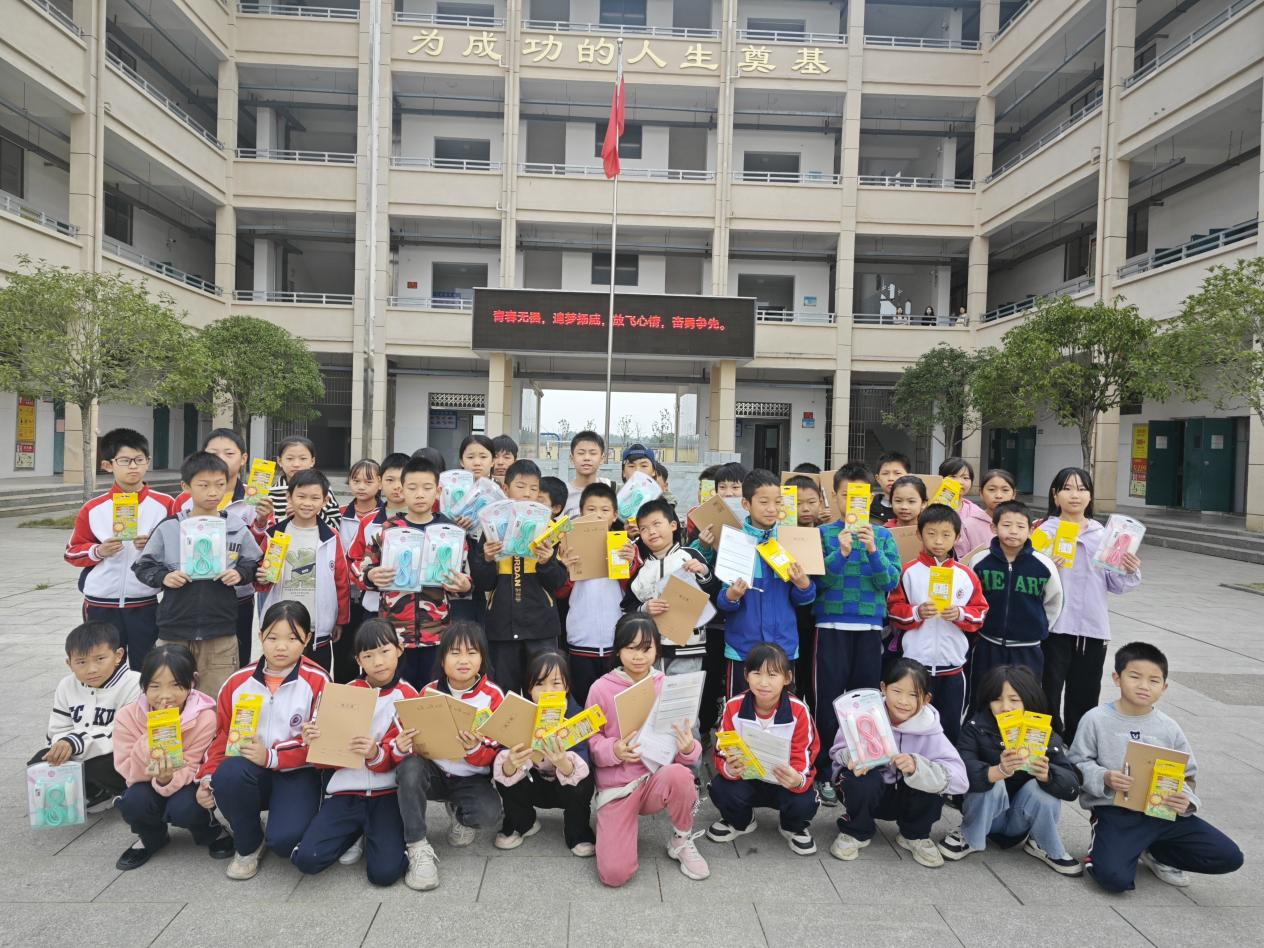 青春无畏，追梦扬威，放飞心情，奋勇争先