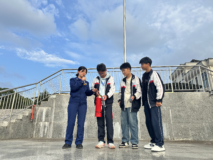 消防演练始于心，防患未“燃”践于行——金溪县中等职业学校（江西金溪电子技工学校）开展消防应急疏散演练