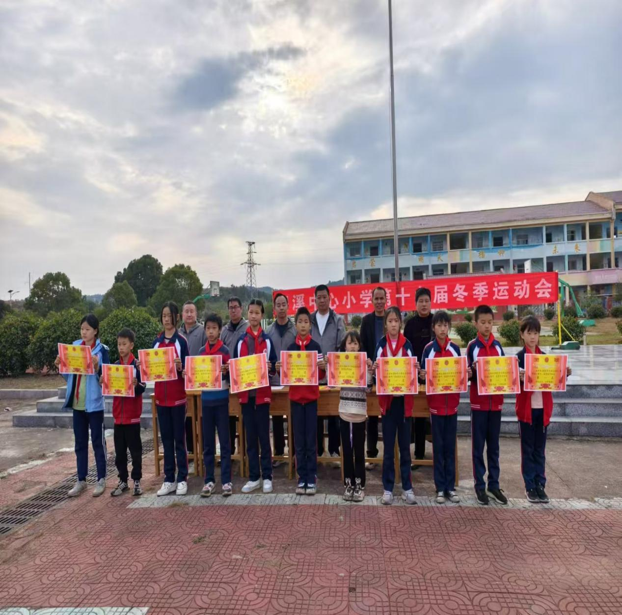 青春跃动、激情飞扬展风采——乐安县湖溪小学第十九届冬季体育运动会