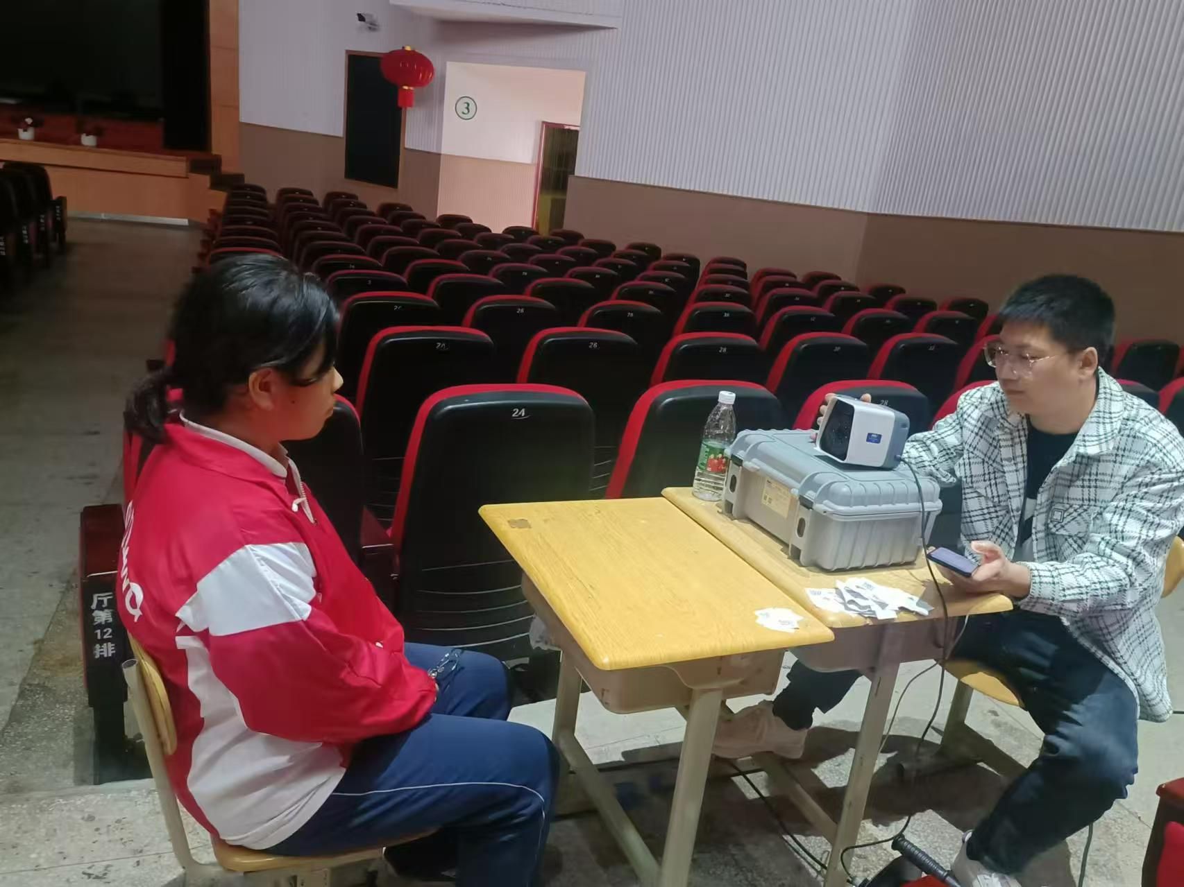 守护明眸，共筑健康视界 —— 九江市第十一中学开展2024年秋季学期第二次视力筛查活动