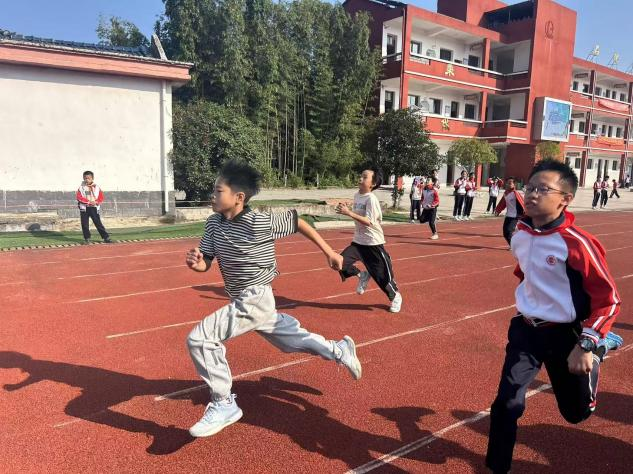 运动绽芳华 金秋展风采——崇仁县相山镇中心小学关工委开展第七届田径运动会