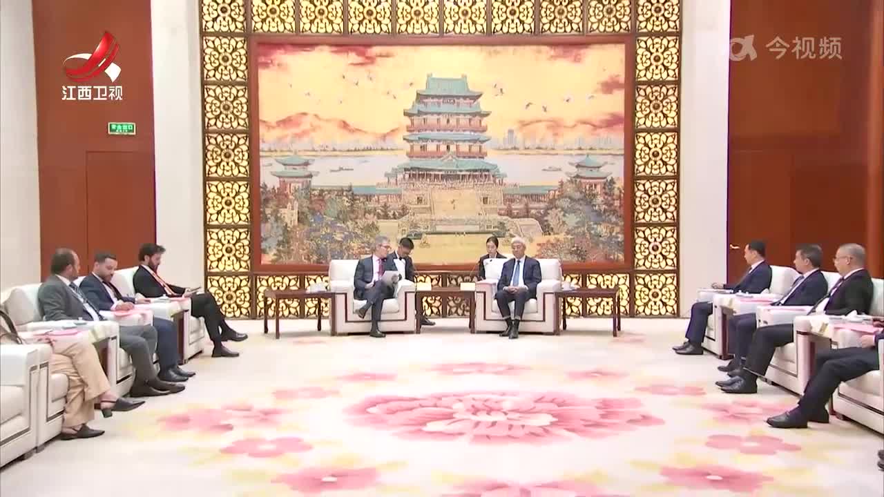 尹弘会见巴西米纳斯吉拉斯州州长