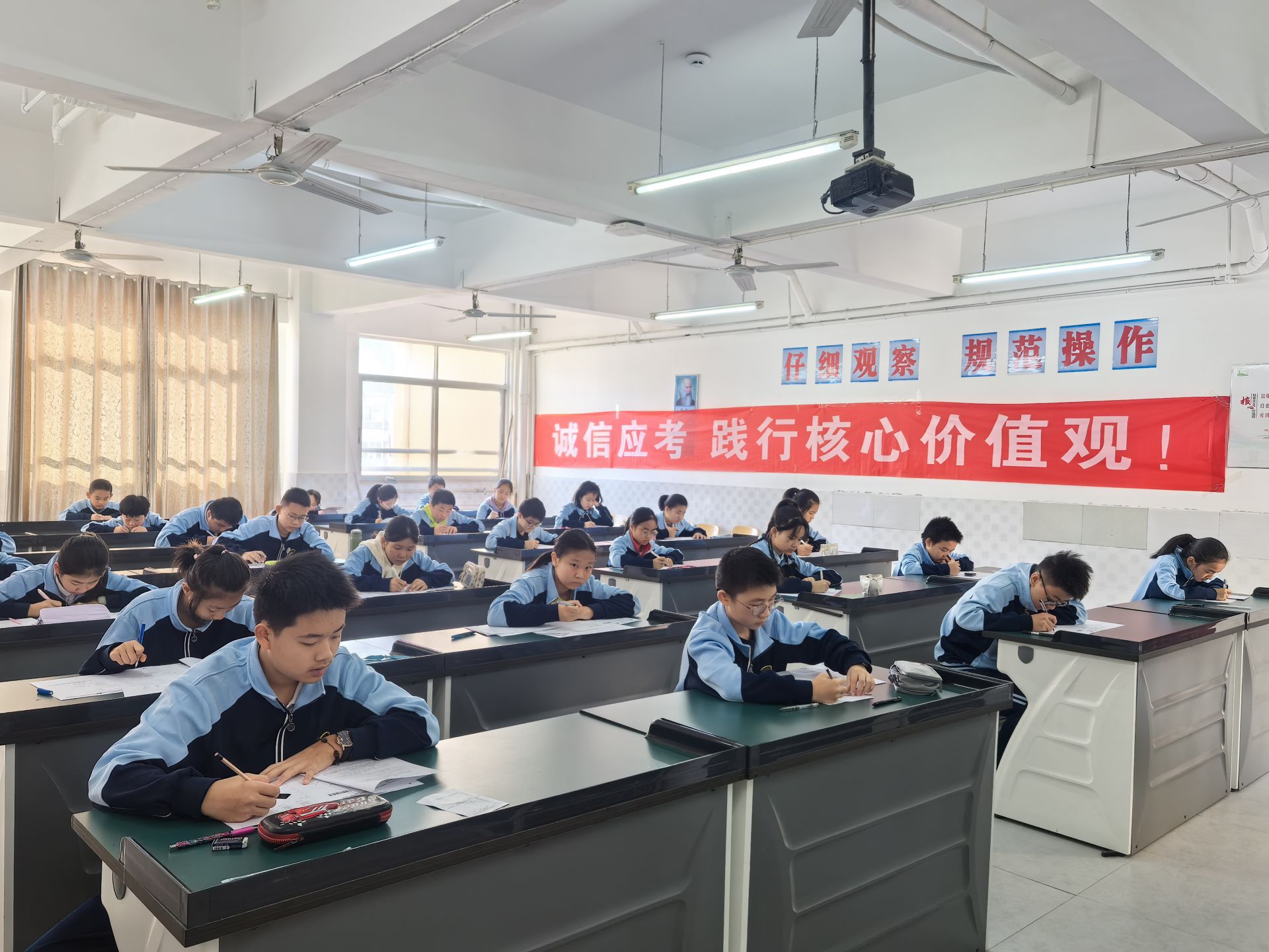 树诚信之风 铸诚信之魂 ——九江市第十一中学设立诚信考场