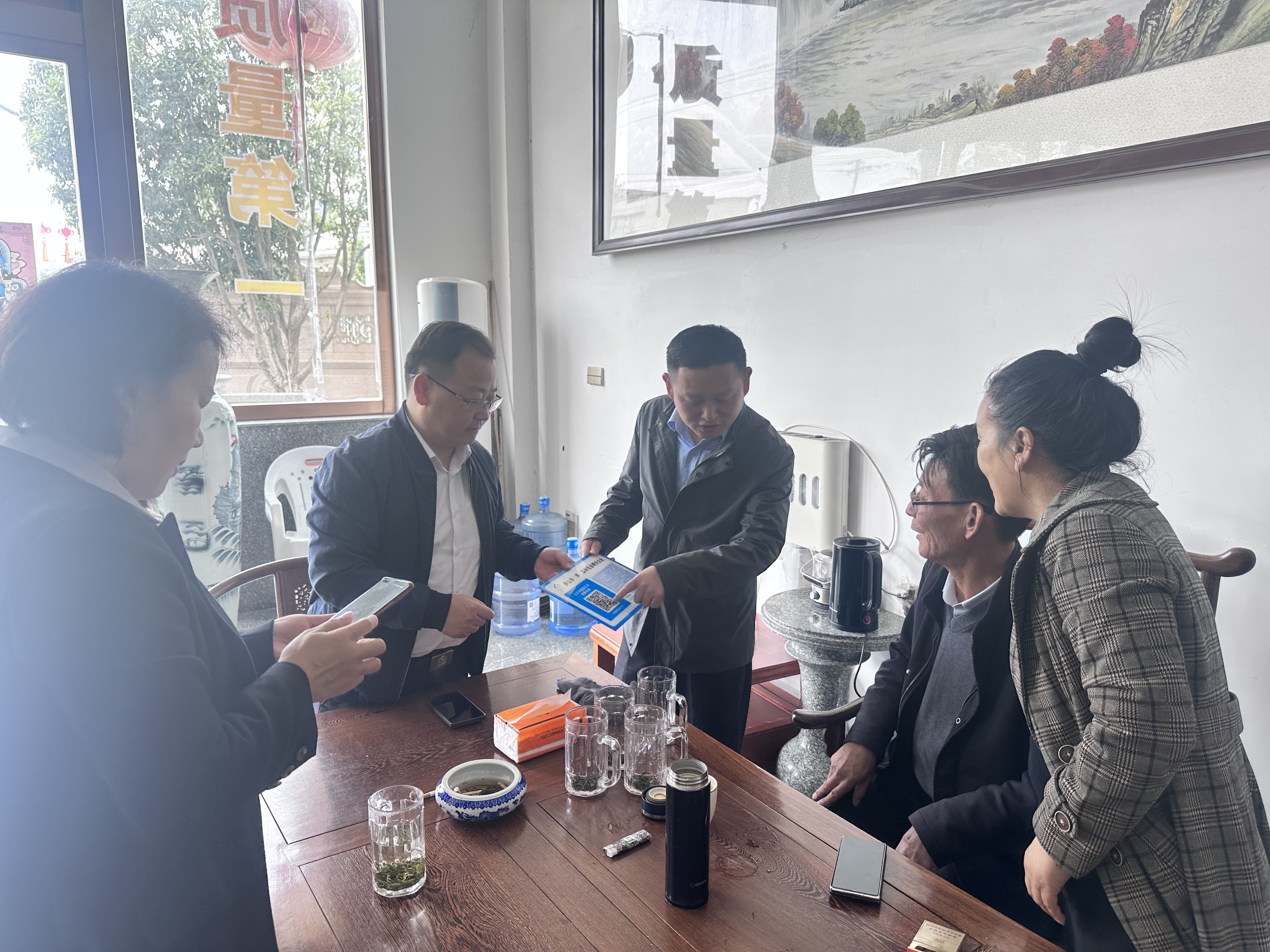 “走访二维码”：精准填写记录，提升帮扶效能