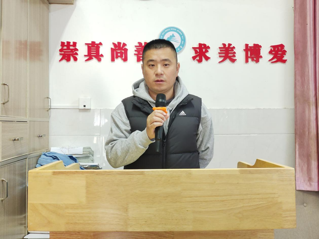  国旗飘扬风正劲，砥砺奋进谱新章 ——九江市第三中学举行升国旗仪式