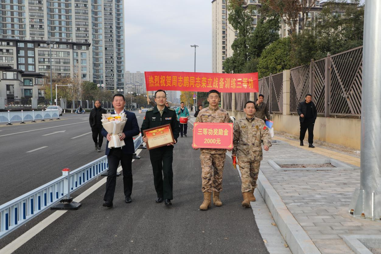 抚州东乡：军地联合送喜报 军人军属倍光荣