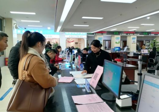 江西万载：立足“三办” 促进“高效办成一件事”落地见效
