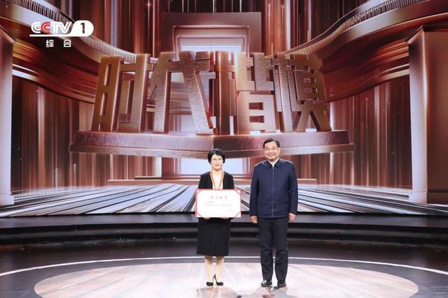 长天新闻丨江右时评：以“楷模之光”照亮前进之路
