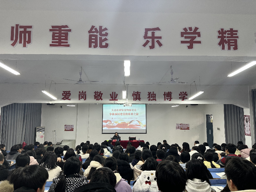 金溪县委常委、统战部部长江永霞走进金溪县中等职业学校讲授思政课