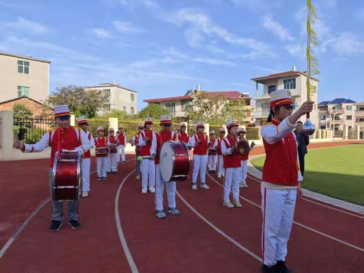 ​悦动童年，趣享秋韵——东乡区黎圩小学举办第五届秋季运动会