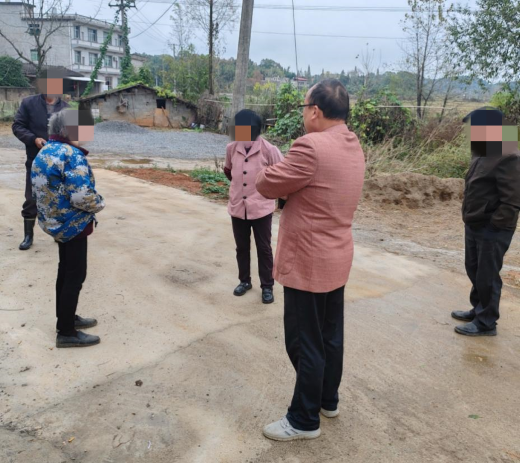 江西万载：邻里土地起纠纷 12345热线快速响应解难题