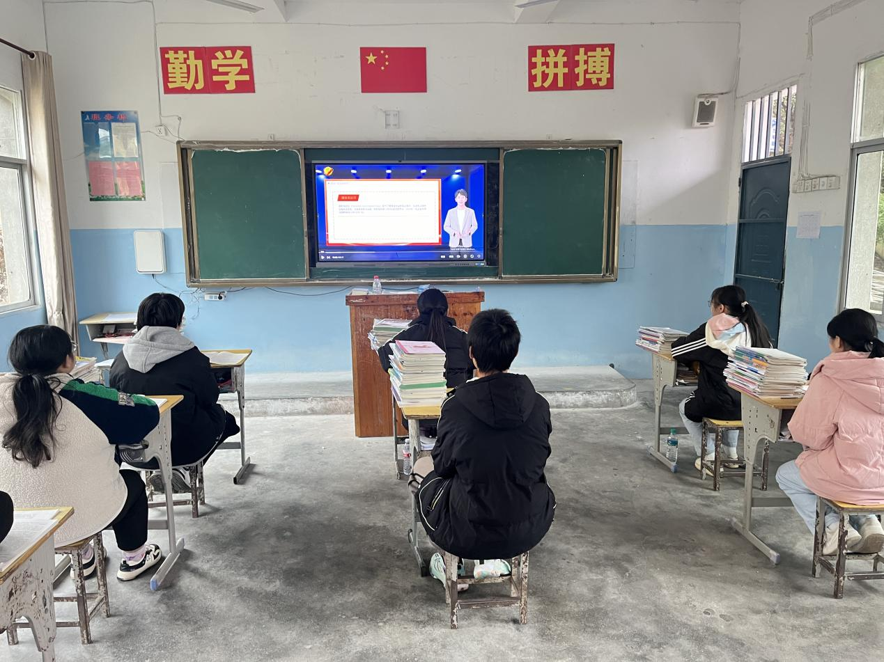 南城县洪门中学开展“全国宪法日”主题活动  