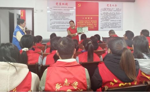 宜春市袁州区凤凰街道：师生携手助推垃圾分类新时尚