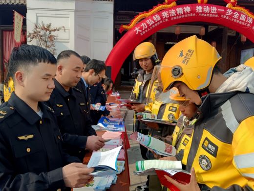 弘扬宪法精神 护航市场秩序 宜春市万载县市场监管局积极参加宪法集中宣传活动